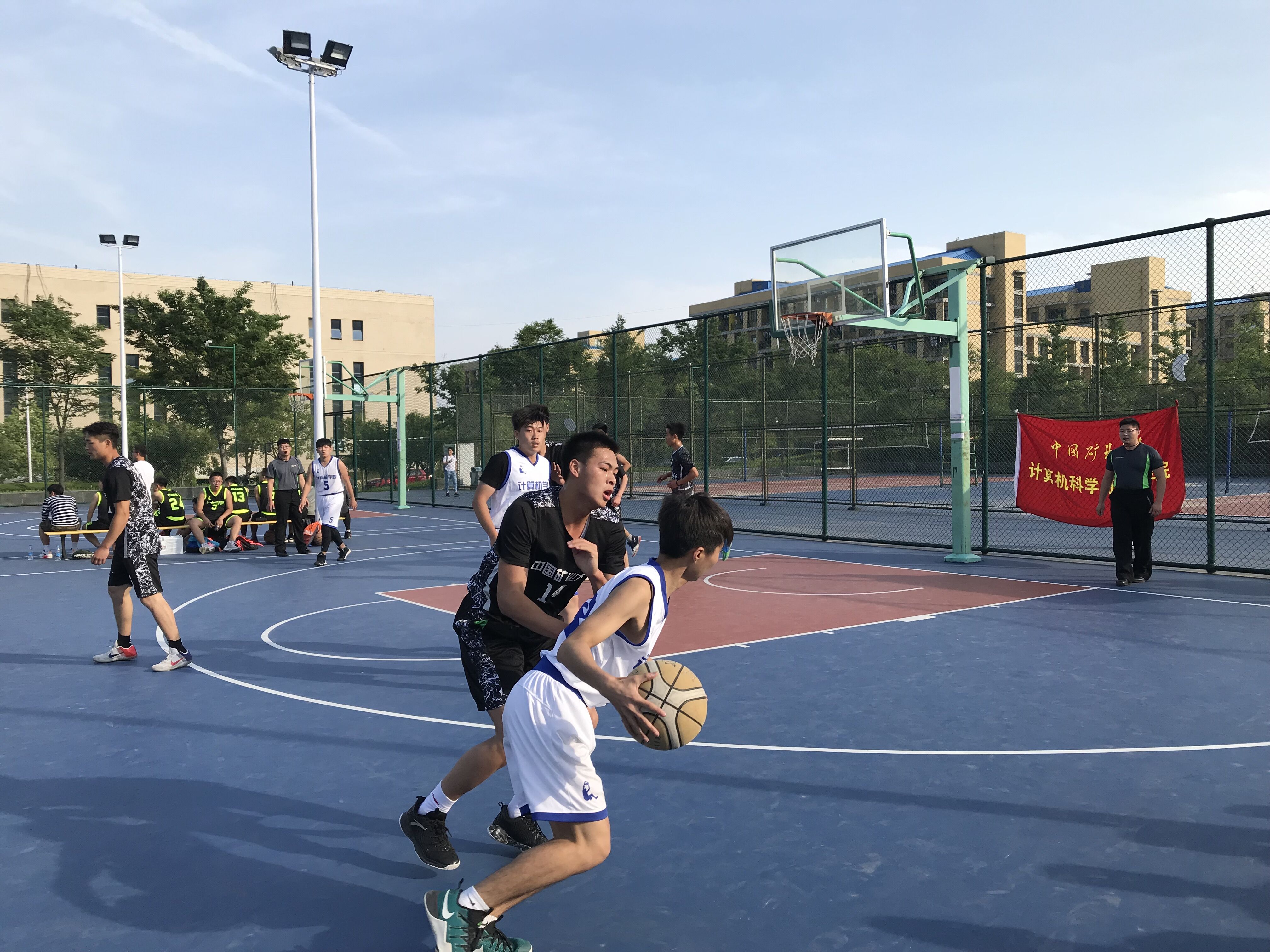 【"行健杯"大学生篮球联赛】体育学院男篮战胜对手,取得胜利